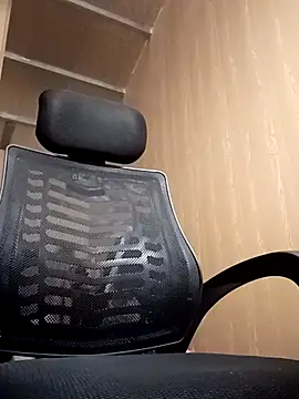 Snapshot of Henry_xx01 chatting on February 2026 04:28:02 PM Henry xx01 online show from February 2026 04:28:02 PM