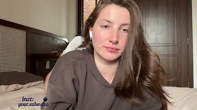 Snapshot of ItsEzheVika chatting on February 2026 08:02:01 AM ItsEzheVika online show from February 2026 08:02:01 AM