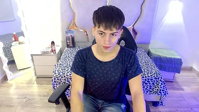 Snapshot of EVAN_TAY chatting on February 2026 02:48:01 AM EVAN TAY online show from February 2026 02:48:01 AM