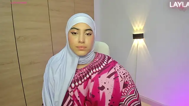 LAY LA  online show from April 2026 10:12:02 PM