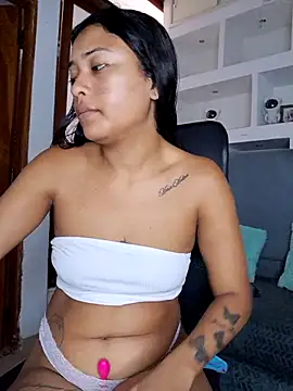 Layla em online show from March 2026 12:18:01 PM