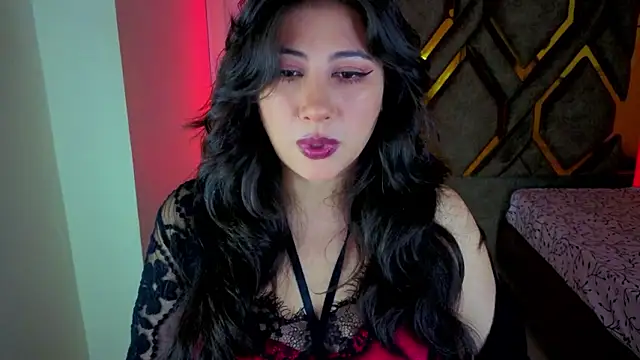 Snapshot of Luvienne chatting on February 2026 07:21:02 PM Luvienne online show from February 2026 07:21:02 PM