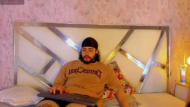 Snapshot of Benny_and_Mark chatting on February 2026 03:55:02 AM Benny and Mark online show from February 2026 03:55:02 AM