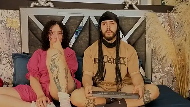 Snapshot of Benny_and_Mark chatting on February 2026 04:17:01 AM Benny and Mark online show from February 2026 04:17:01 AM