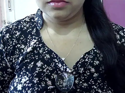 Cute Aliyaa online show from April 2026 08:45:02 AM