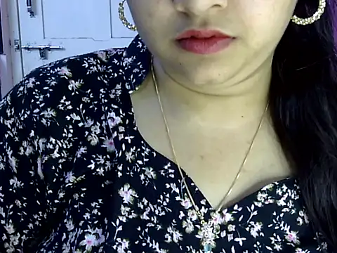 Cute Aliyaa online show from June 2026 01:20:02 PM