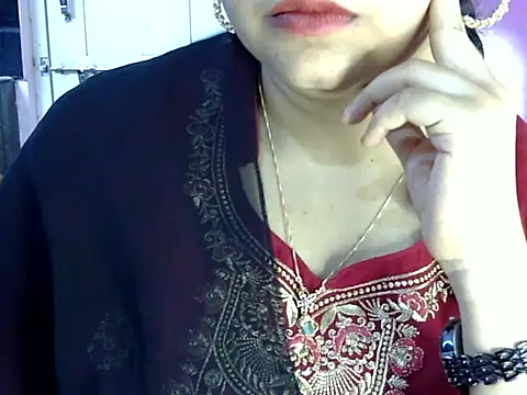 Cute Aliyaa online show from June 2026 01:28:01 PM