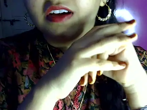 Cute Aliyaa online show from July 2026 01:07:02 PM