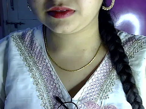 Cute Aliyaa online show from July 2026 01:04:02 PM