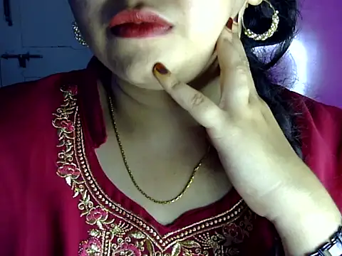 Cute Aliyaa online show from July 2026 01:24:01 PM