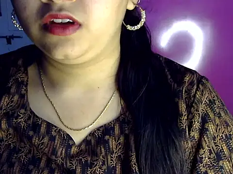Cute Aliyaa online show from July 2026 01:40:01 PM