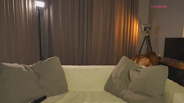 Snapshot of SharaNewbern chatting on February 2026 01:59:01 PM SharaNewbern online show from February 2026 01:59:01 PM