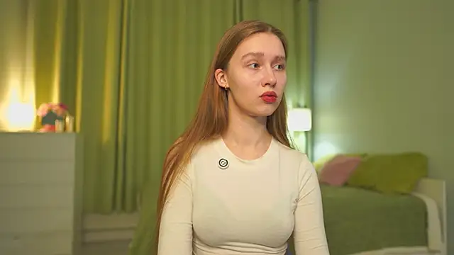 Snapshot of SharaNewbern chatting on February 2026 01:50:02 PM SharaNewbern online show from February 2026 01:50:02 PM