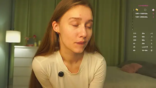 Snapshot of SharaNewbern chatting on February 2026 02:13:01 PM SharaNewbern online show from February 2026 02:13:01 PM