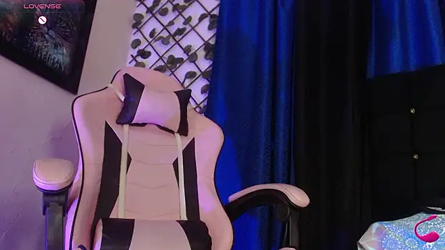 Snapshot of charlotte_brawn chatting on March 2026 01:06:02 PM charlotte brawn online show from March 2026 01:06:02 PM