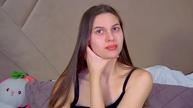 Snapshot of AliceVersal chatting on February 2026 04:06:01 AM AliceVersal online show from February 2026 04:06:01 AM