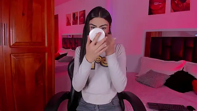 Snapshot of Isabella_Moon9 chatting on February 2026 12:12:01 PM Isabella Moon9 online show from February 2026 12:12:01 PM