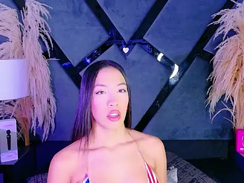 KylieWhitee online show from February 2026 01:40:01 PM