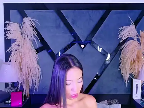 KylieWhitee online show from March 2026 01:03:02 PM