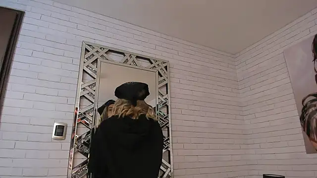 AlanaaHell online show from April 2026 09:05:02 PM