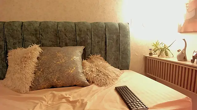 Aleera Walton online show from March 2026 08:24:01 PM