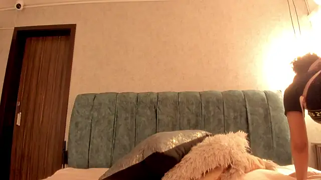 Aleera Walton online show from April 2026 07:28:02 PM