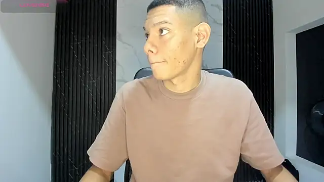 Snapshot of milo_cruz_ chatting on February 2026 03:21:02 AM milo cruz online show from February 2026 03:21:02 AM