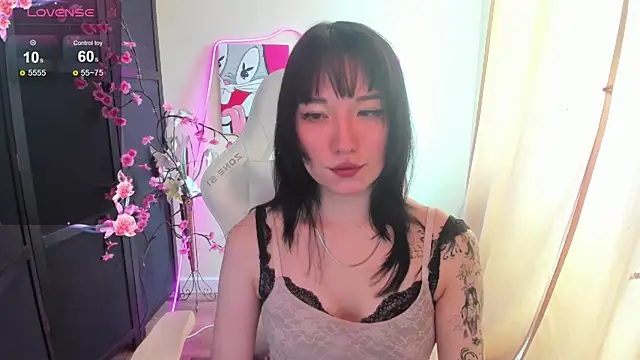 AliceeinWonderlanddd online show from April 2026 03:17:02 AM