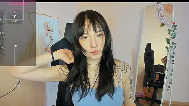 Snapshot of AliceeinWonderlanddd chatting on May 2026 02:08:02 AM AliceeinWonderlanddd online show from May 2026 02:08:02 AM