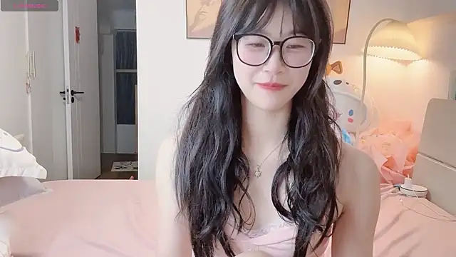 Snapshot of Luminous4173 chatting on May 2026 12:32:01 PM Luminous4173 online show from May 2026 12:32:01 PM