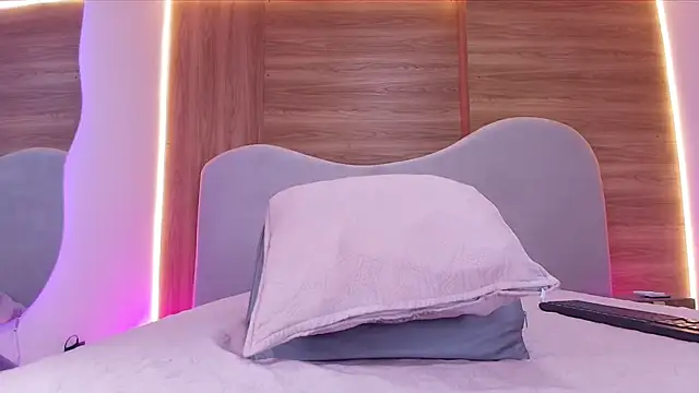 Snapshot of shaina_adams chatting on February 2026 12:03:01 PM shaina adams online show from February 2026 12:03:01 PM