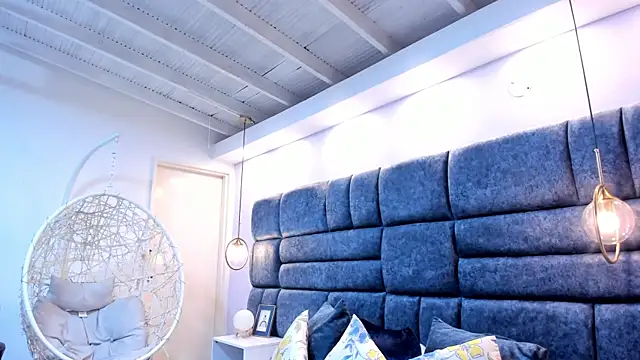 crystalstonee online show from March 2026 08:09:01 PM