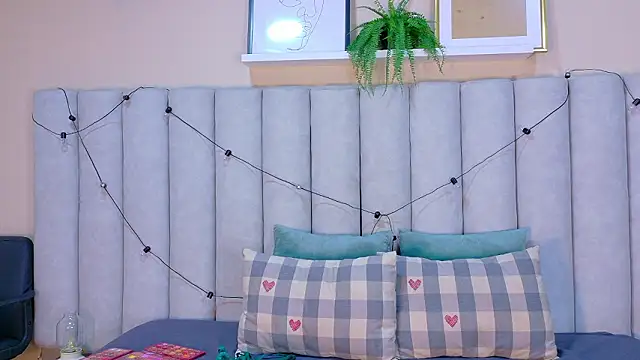 AnnieRouse   online show from March 2026 11:46:02 AM