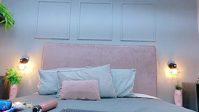 Busty Zay online show from February 2026 06:36:01 PM