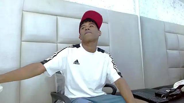 Snapshot of TonnyMarck chatting on February 2026 03:15:01 AM TonnyMarck online show from February 2026 03:15:01 AM