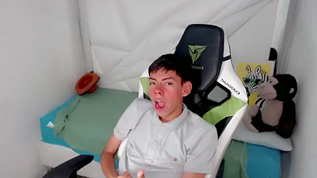 Snapshot of Liarr_ chatting on February 2026 08:05:01 PM Liarr online show from February 2026 08:05:01 PM