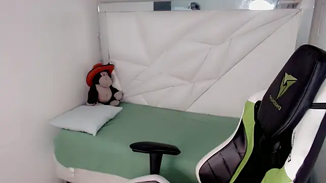 Snapshot of Liarr_ chatting on February 2026 07:58:02 PM Liarr online show from February 2026 07:58:02 PM