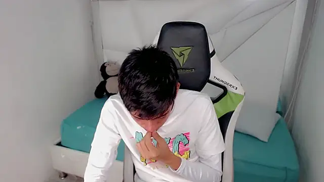 Snapshot of Liarr_ chatting on February 2026 08:06:01 PM Liarr online show from February 2026 08:06:01 PM