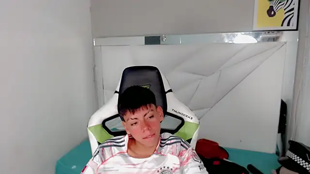 Snapshot of Liarr_ chatting on March 2026 08:04:02 PM Liarr online show from March 2026 08:04:02 PM