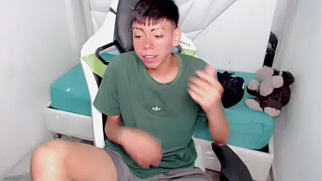 Snapshot of Liarr_ chatting on March 2026 08:04:01 PM Liarr online show from March 2026 08:04:01 PM