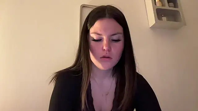 Snapshot of kiaraaaa75 chatting on February 2026 06:17:01 PM kiaraaaa75 online show from February 2026 06:17:01 PM