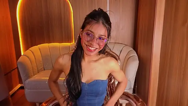 Snapshot of Alina_b_ chatting on May 2026 08:05:02 PM Alina b online show from May 2026 08:05:02 PM