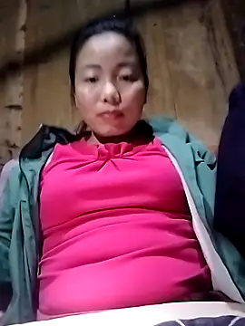 Snapshot of Ella-aa chatting on February 2026 06:37:01 AM Ella-aa online show from February 2026 06:37:01 AM