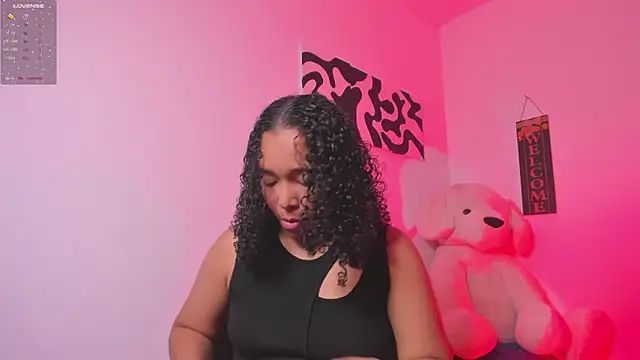 Snapshot of Nia13 chatting on February 2026 05:25:01 AM Nia13 online show from February 2026 05:25:01 AM