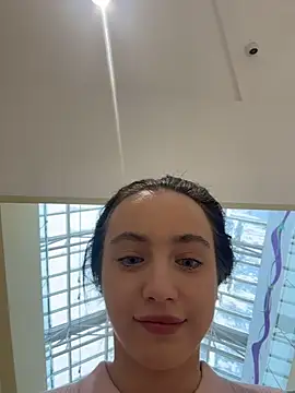 Snapshot of MiaTee chatting on February 2026 07:51:01 AM MiaTee online show from February 2026 07:51:01 AM