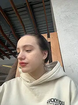 Snapshot of MiaTee chatting on February 2026 04:13:02 AM MiaTee online show from February 2026 04:13:02 AM