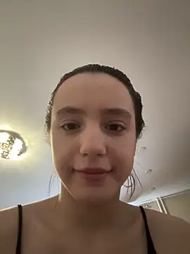 Snapshot of MiaTee chatting on March 2026 02:02:01 AM MiaTee online show from March 2026 02:02:01 AM