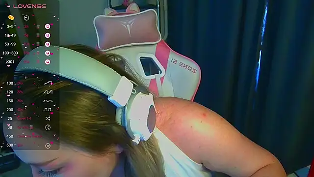 Snapshot of Emiliaaah chatting on February 2026 07:40:01 AM Emiliaaah online show from February 2026 07:40:01 AM