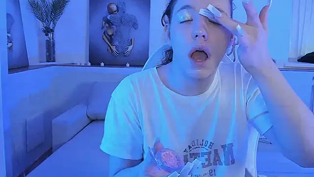 Snapshot of Madison_dolly chatting on March 2026 02:07:02 AM Madison dolly online show from March 2026 02:07:02 AM