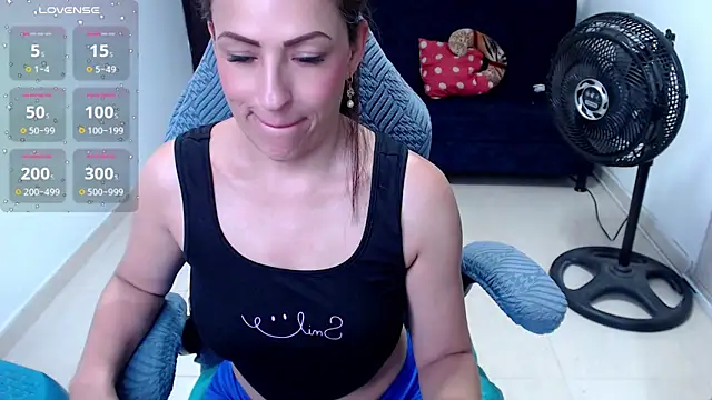 Snapshot of amelie_rose__ chatting on July 2026 09:14:01 PM amelie rose online show from July 2026 09:14:01 PM